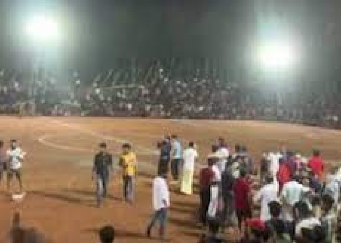Hindistanda 200-dən çox futbol azarkeşi xəsarət aldı - VİDEO